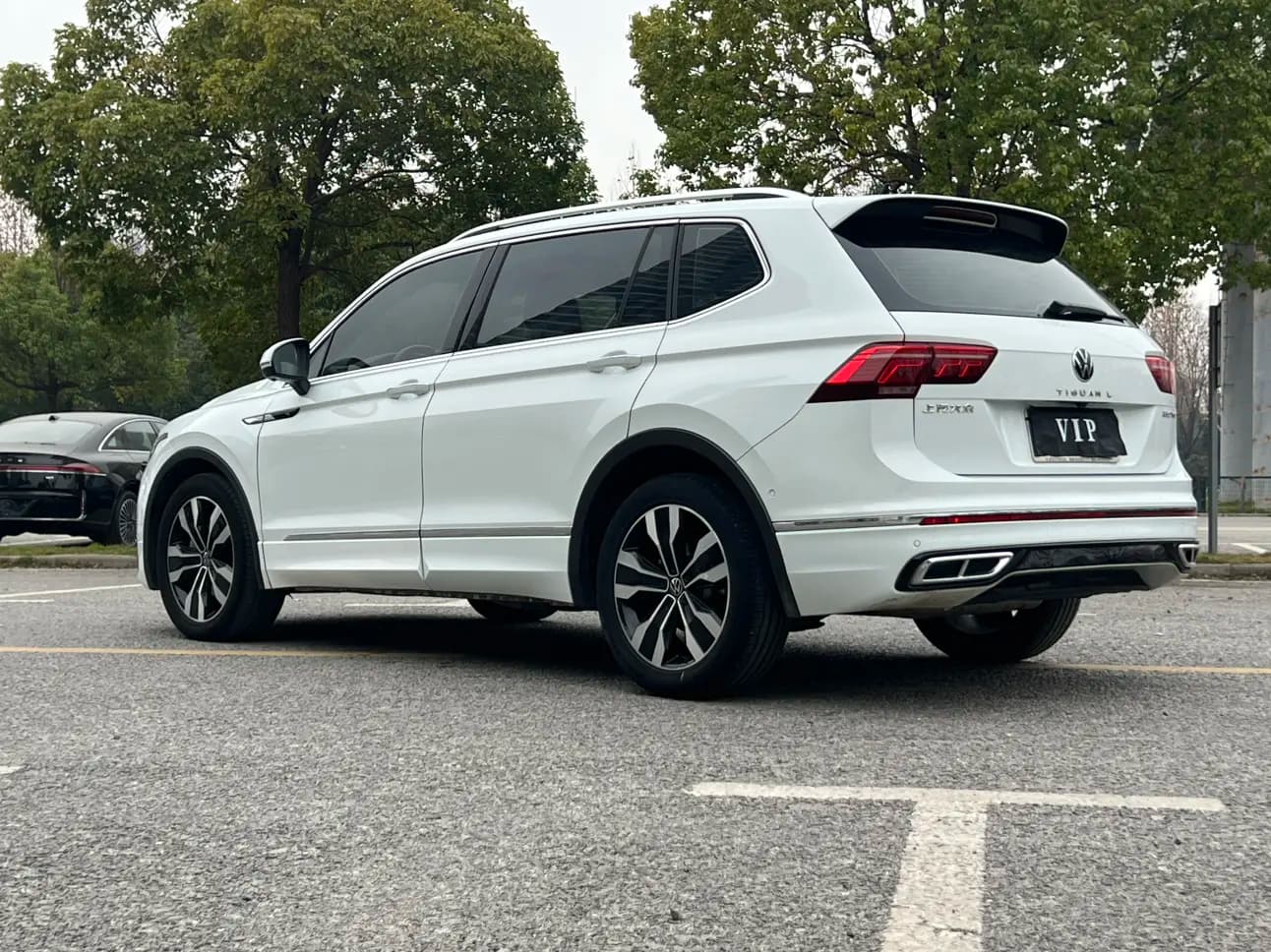 Volkswagen Tiguan L 2023 г. 36123 км. — фото 5