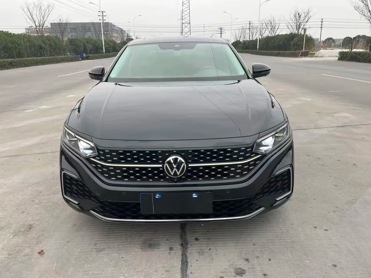Volkswagen Passat 2023 г. 61101 км. — фото 2
