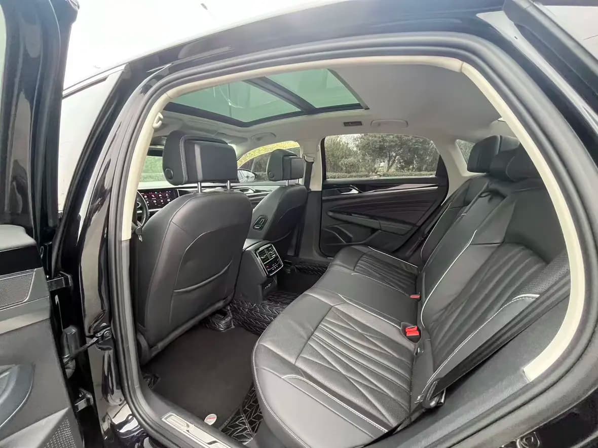 Volkswagen Passat 2023 г. 61101 км. — фото 15