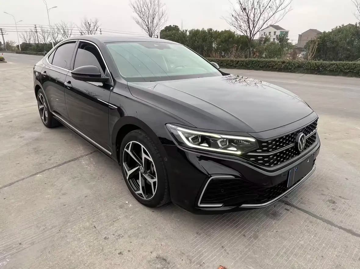 Volkswagen Passat 2023 г. 61101 км. — фото 3