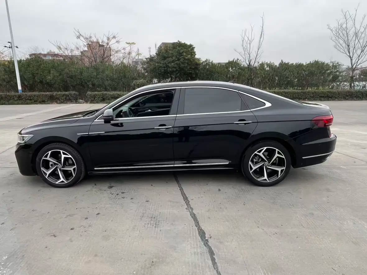 Volkswagen Passat 2023 г. 61101 км. — фото 4