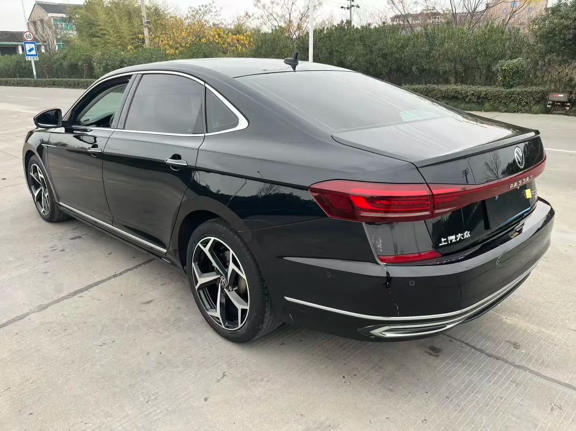 Volkswagen Passat 2023 г. 61101 км. — фото 5