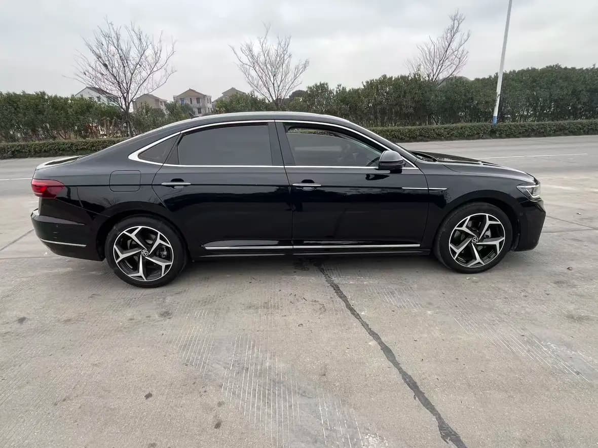 Volkswagen Passat 2023 г. 61101 км. — фото 8