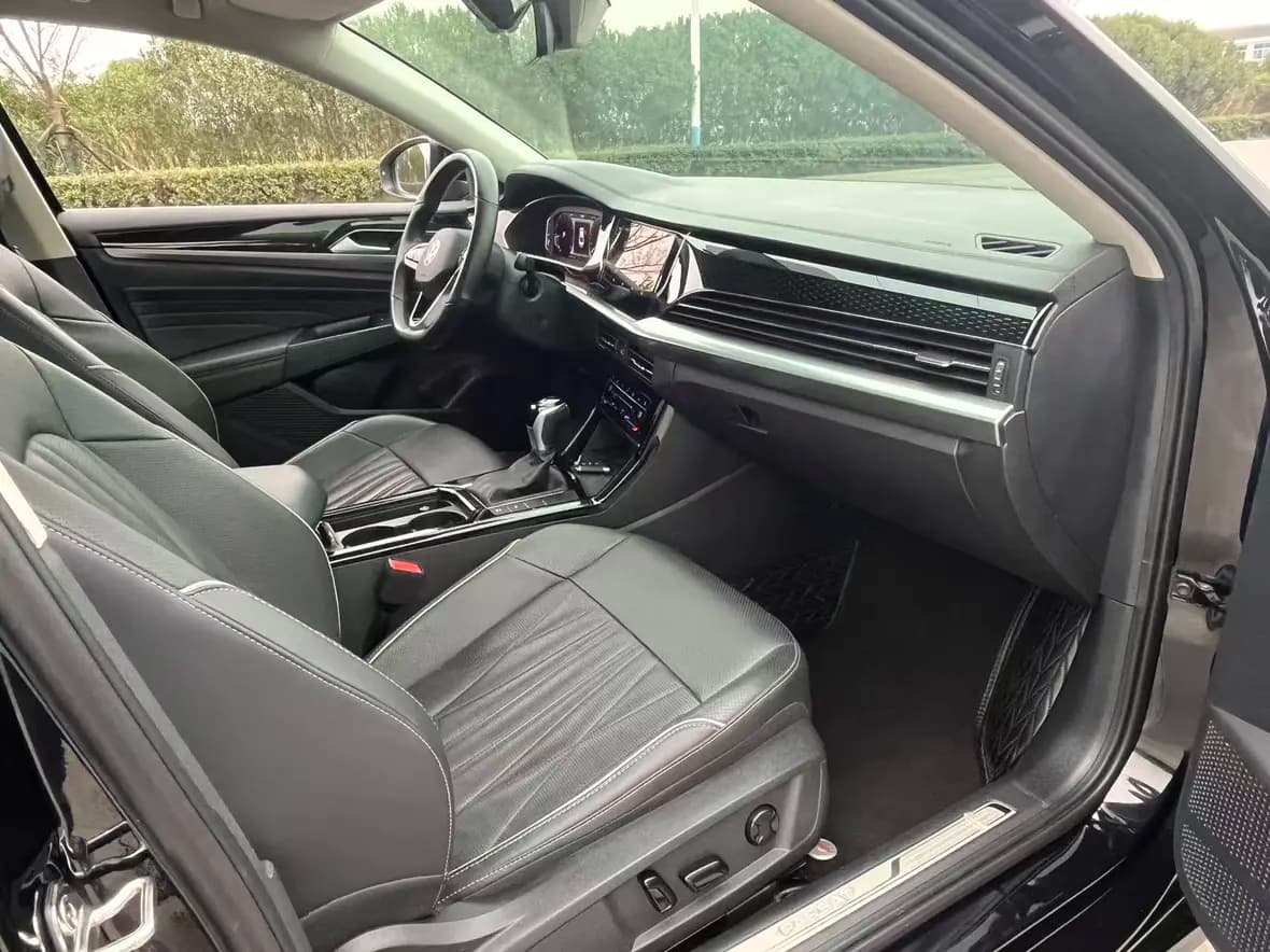 Volkswagen Passat 2023 г. 61101 км. — фото 10