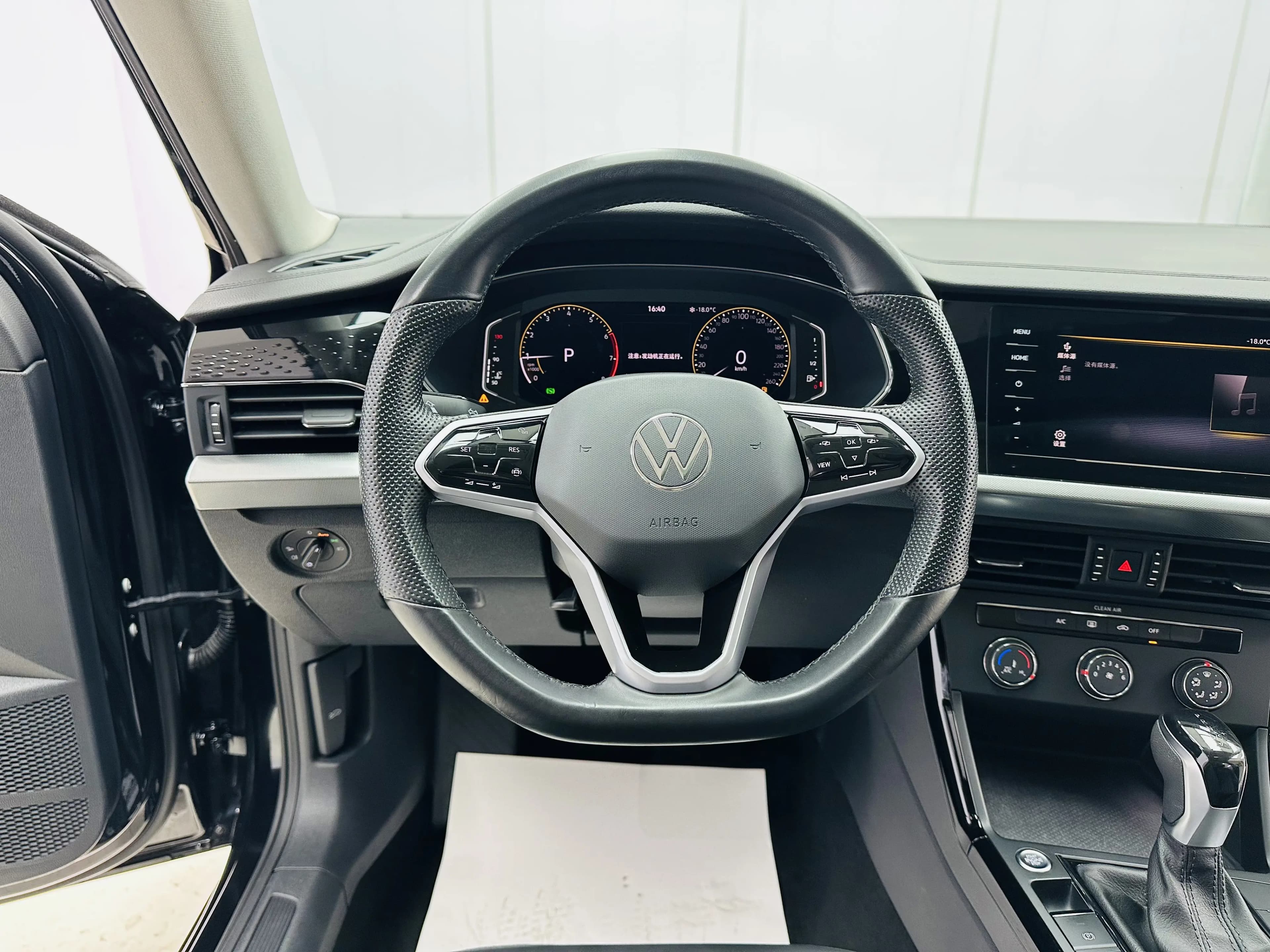 Volkswagen Passat 2023 г. 46102 км. — фото 14