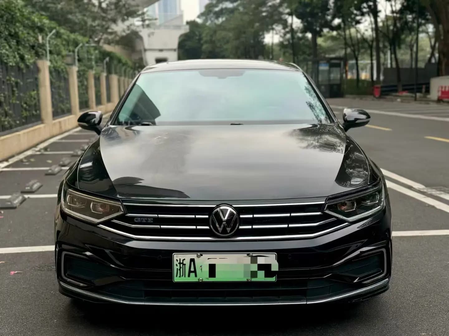 Volkswagen Magotan GTE 2023 г. 60143 км. — фото 2