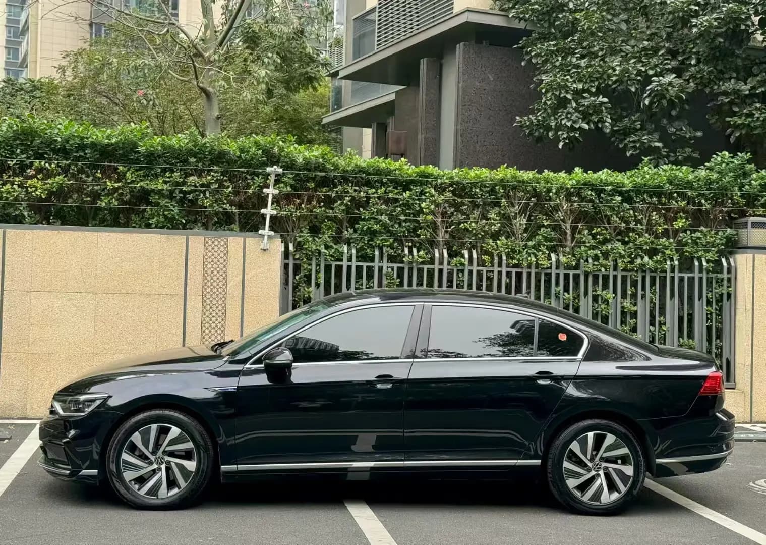 Volkswagen Magotan GTE 2023 г. 60143 км. — фото 3