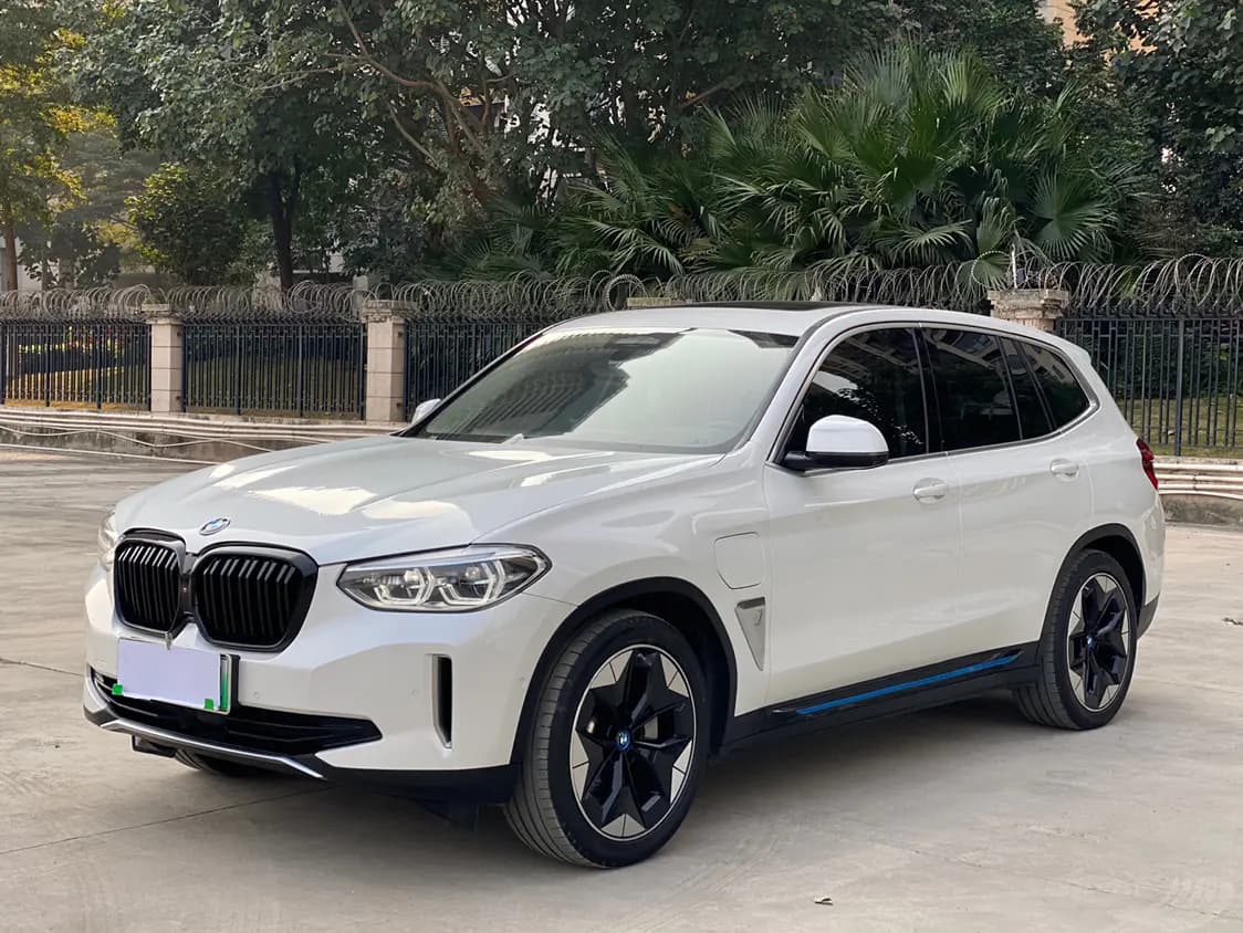 BMW iX3 2021 г. 110013 км.