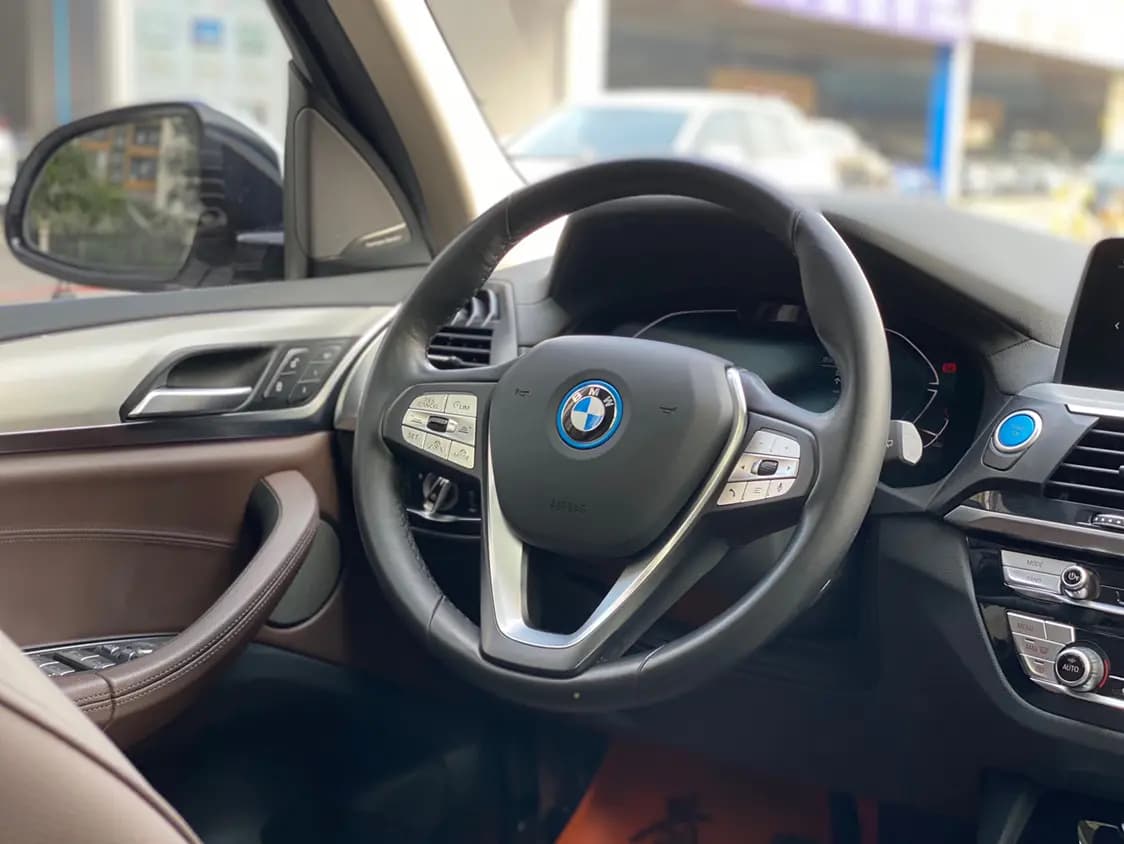 BMW iX3 2021 г. 110013 км. — фото 11