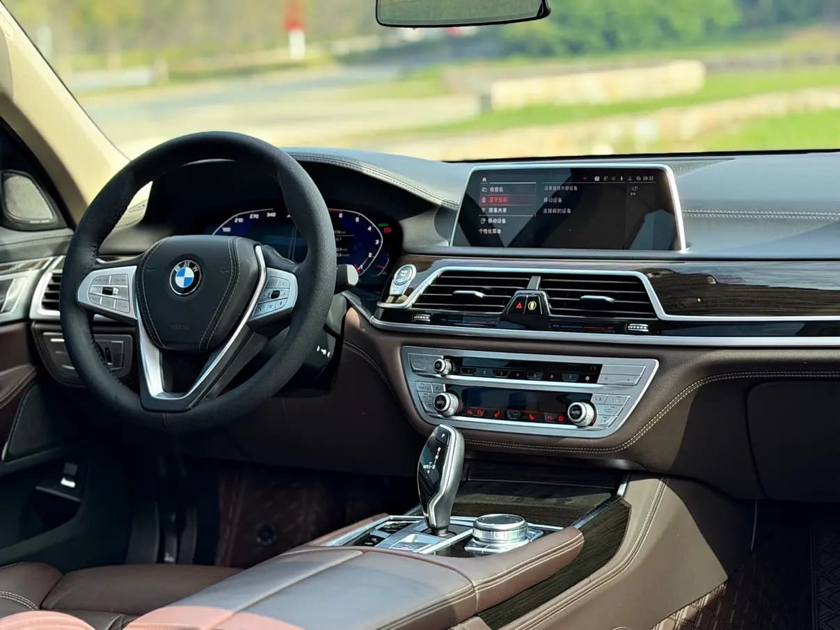 BMW 7 Series 2021 г. 98046 км. — фото 13
