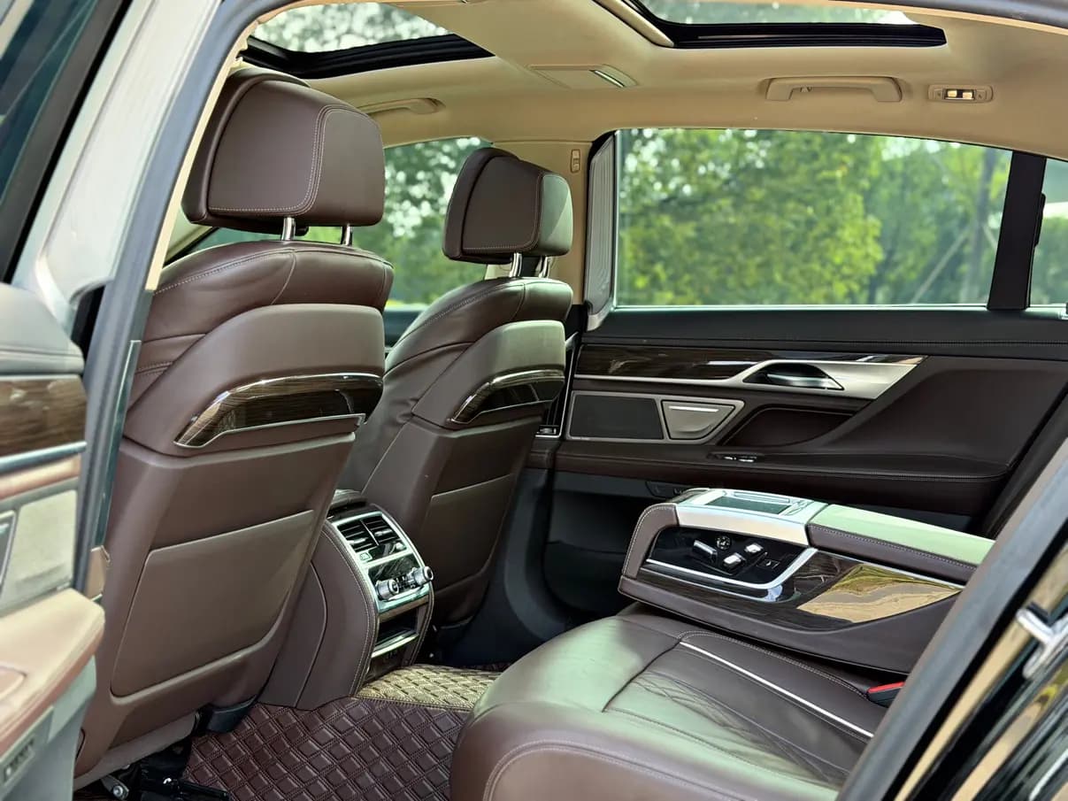 BMW 7 Series 2021 г. 98046 км. — фото 16