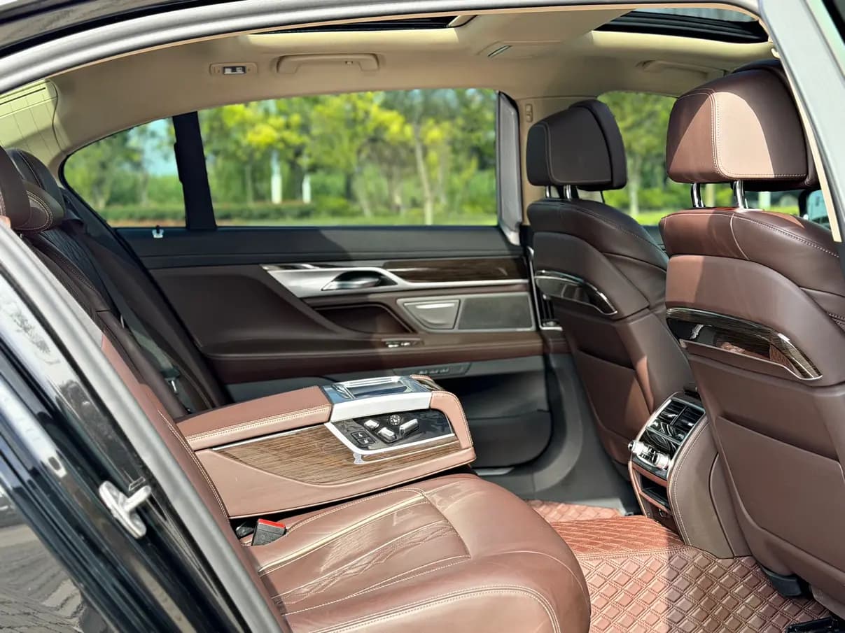 BMW 7 Series 2021 г. 98046 км. — фото 18