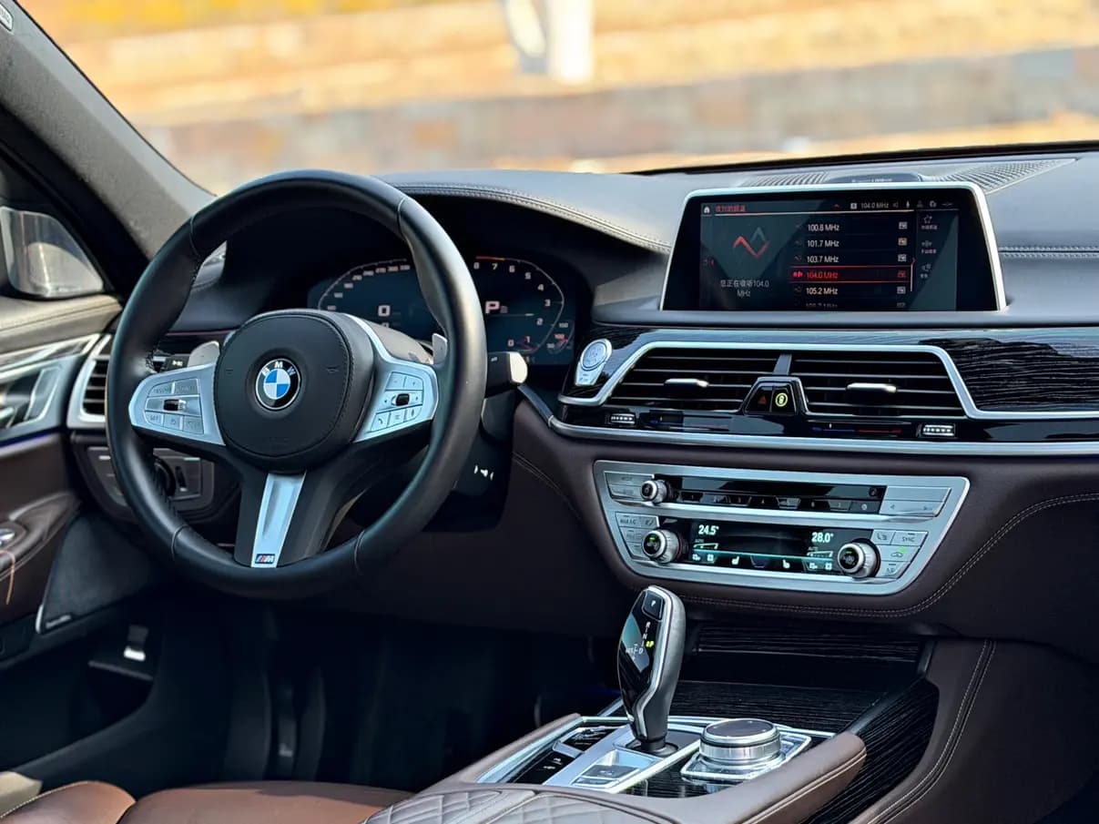 BMW 7 Series 2022 г. 40096 км. — фото 14