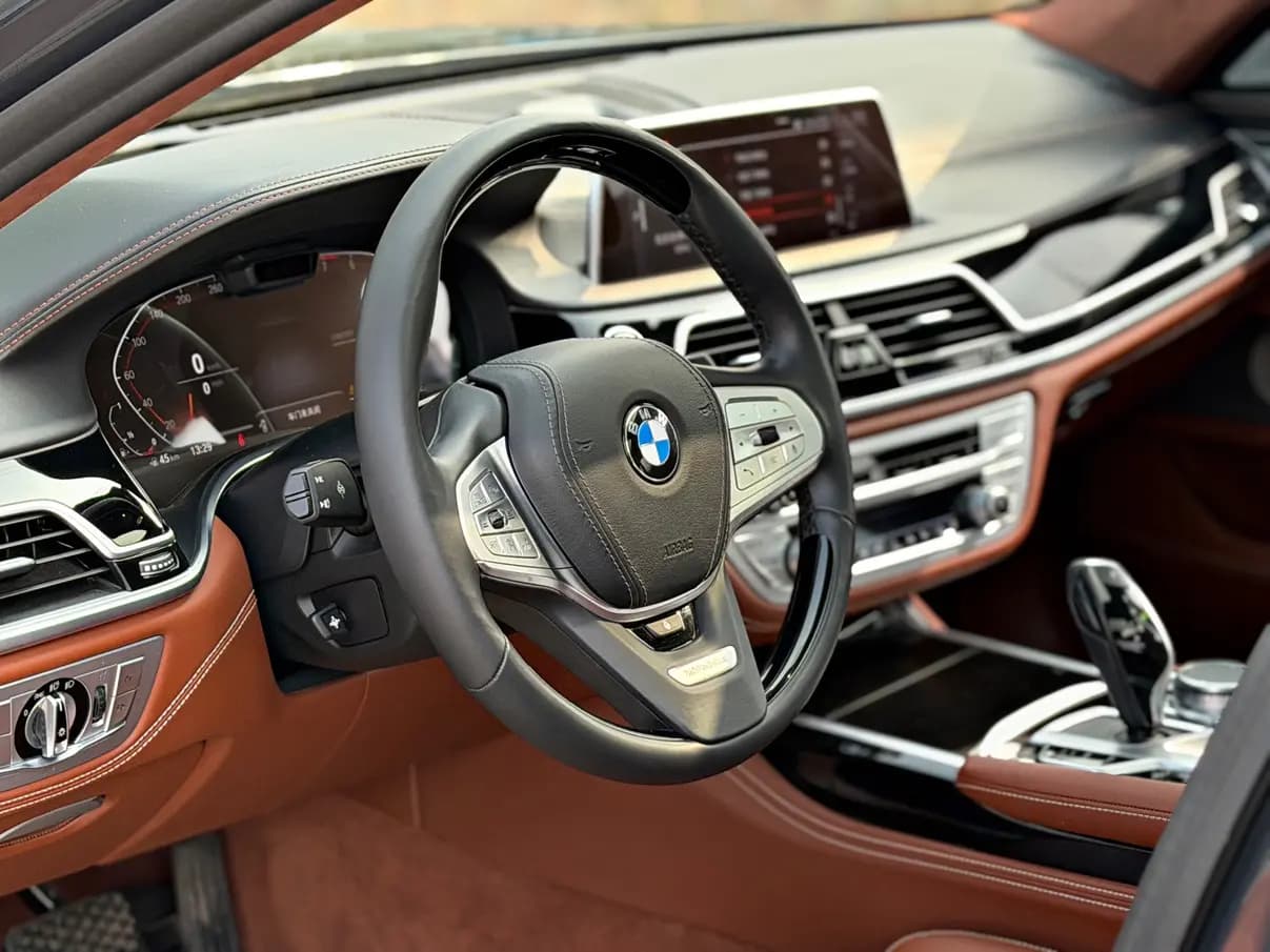 BMW 7 Series 2021 г. 76045 км. — фото 14