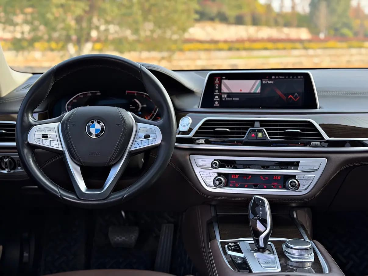BMW 7 Series 2021 г. 108018 км. — фото 11