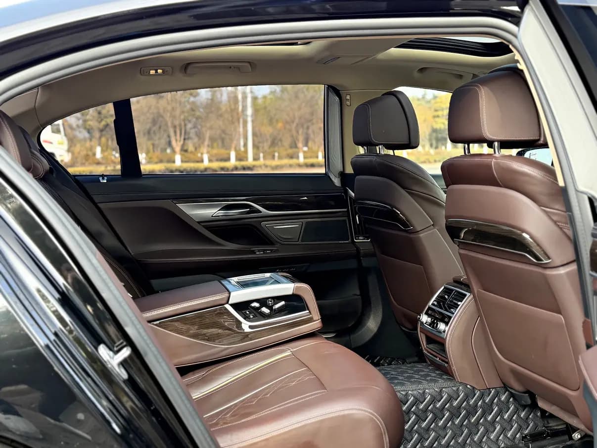 BMW 7 Series 2021 г. 108018 км. — фото 19