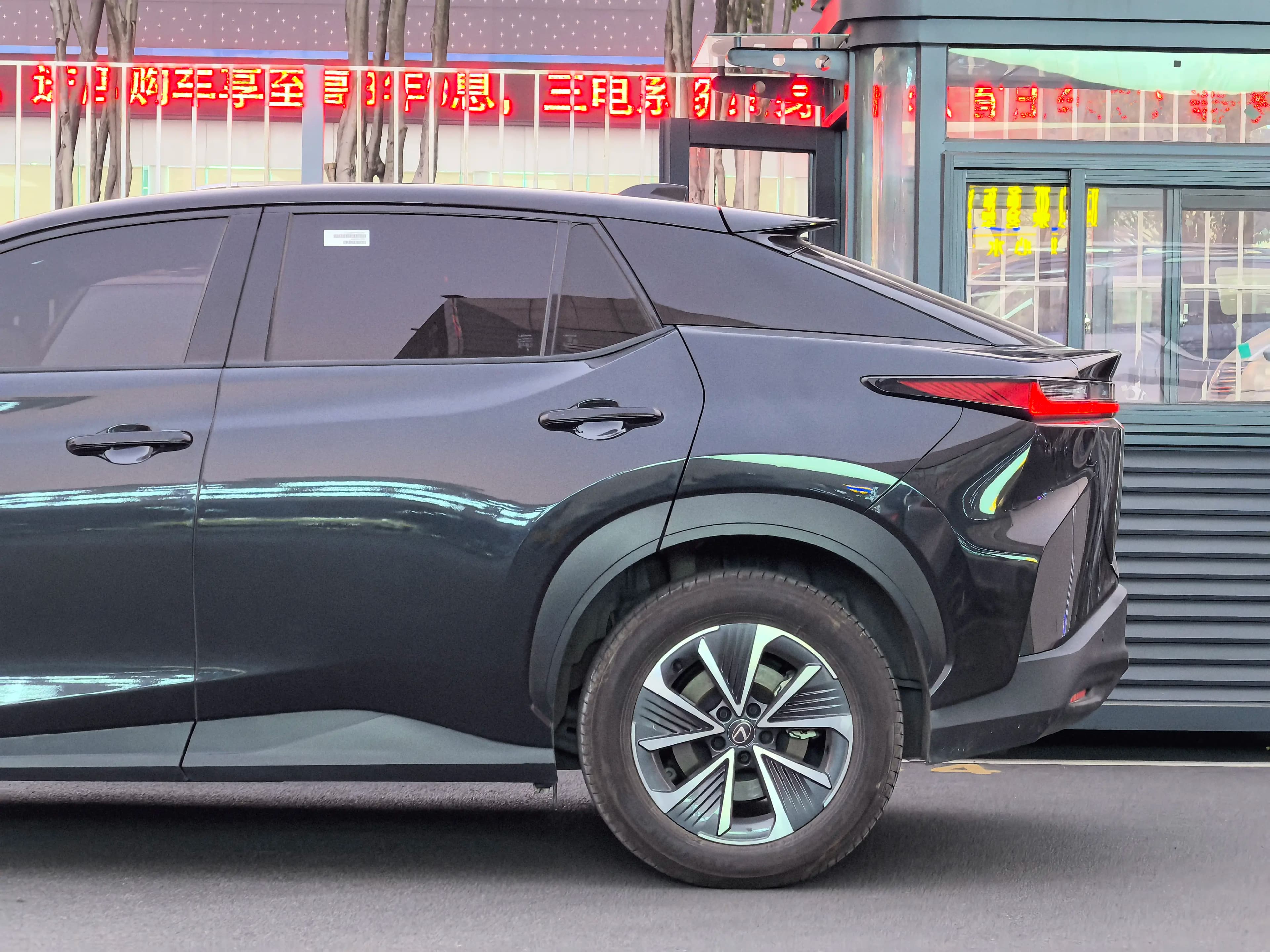 Lexus RZ 2023 г. 23093 км. — фото 14