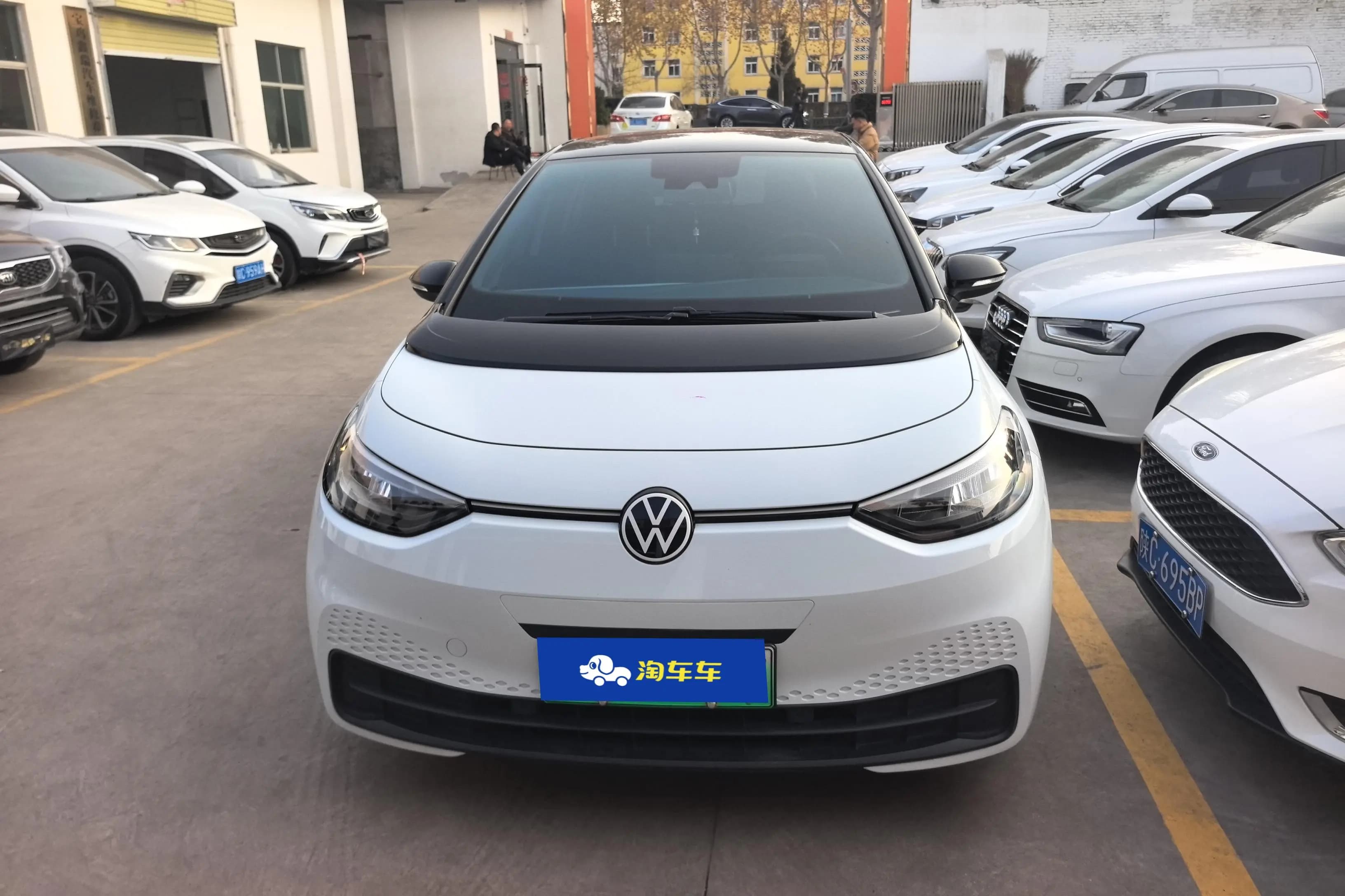 Volkswagen ID.3 2023 г. 59800 км. — фото 2