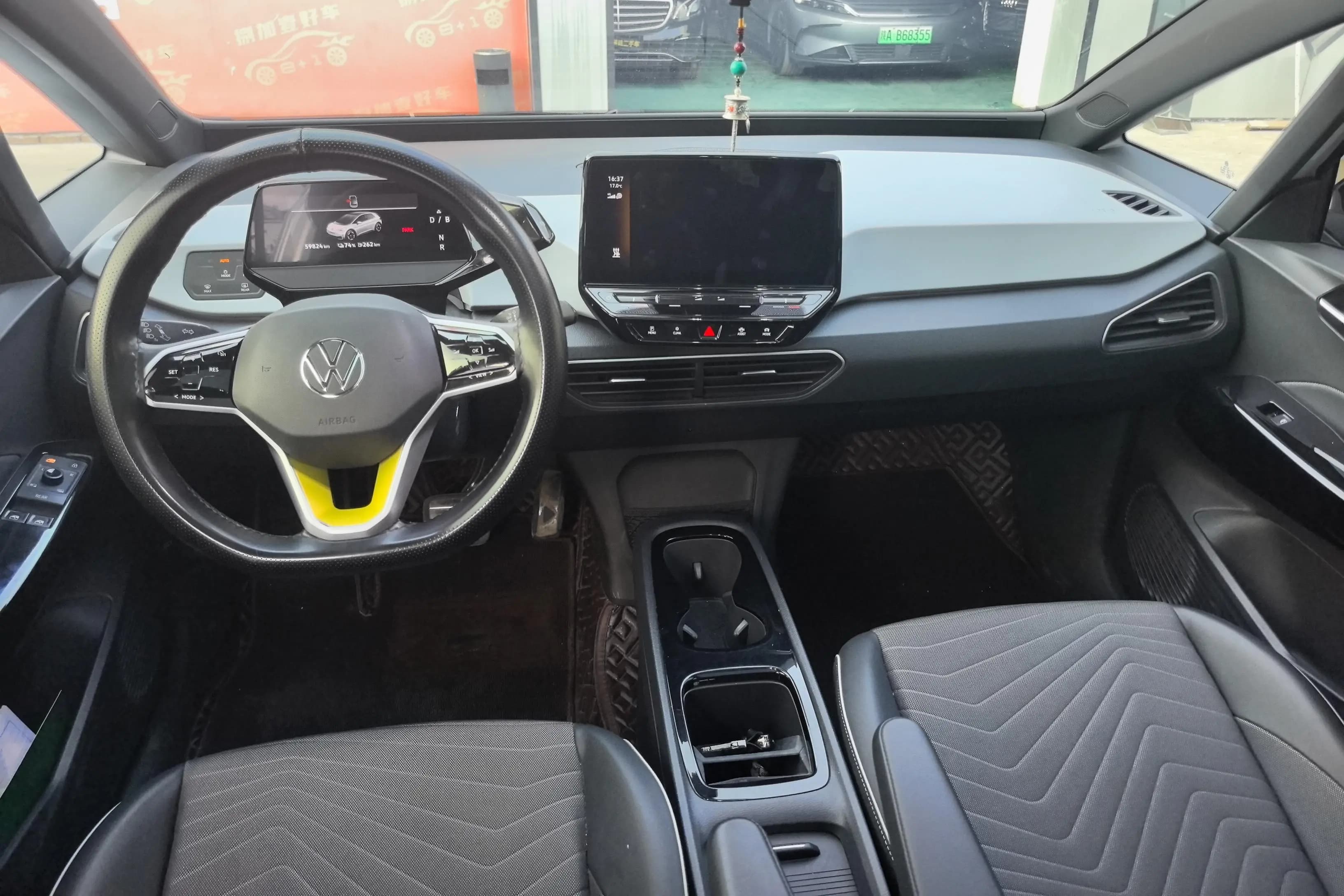 Volkswagen ID.3 2023 г. 59800 км. — фото 12