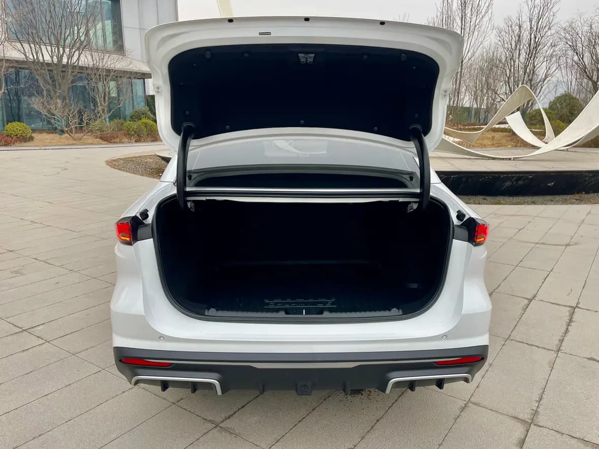 Geely Galaxy L6 2024 г. 10634 км. — фото 21