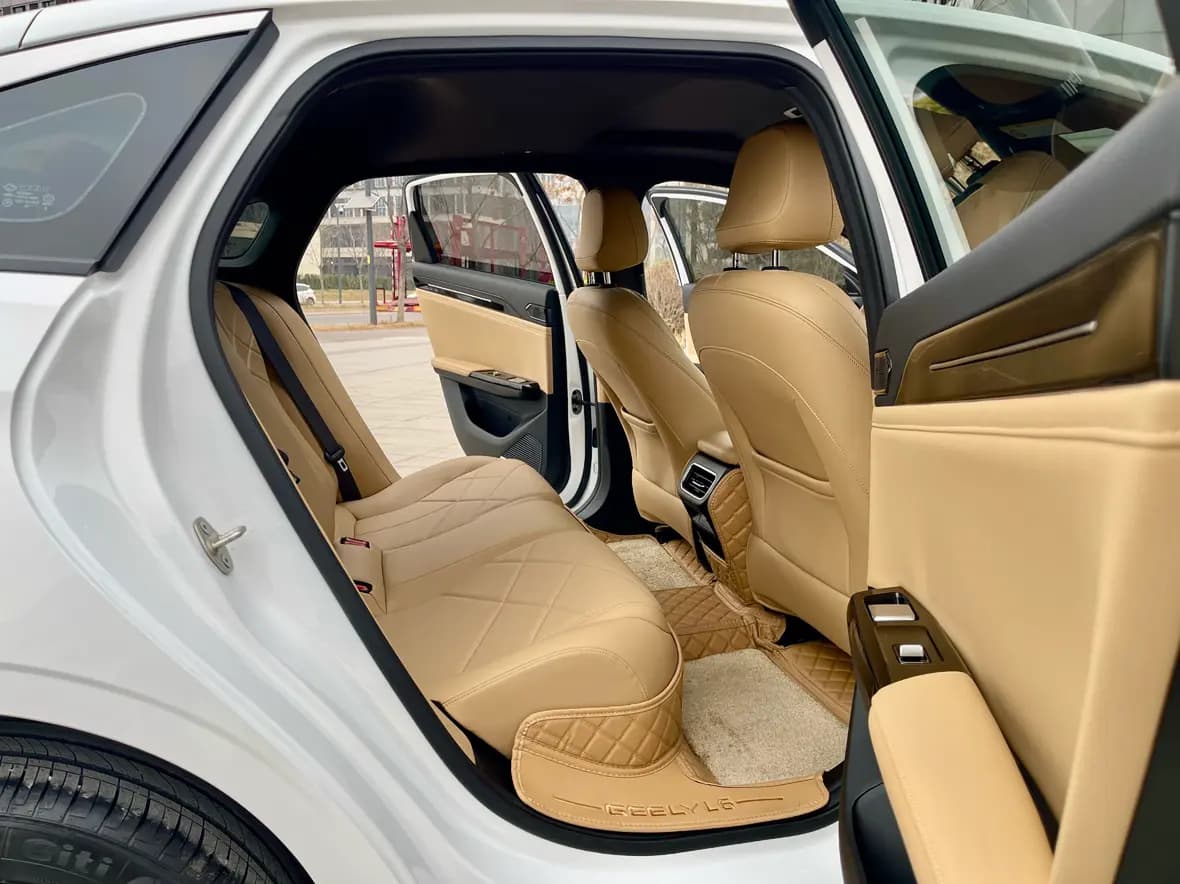 Geely Galaxy L6 2024 г. 10634 км. — фото 23