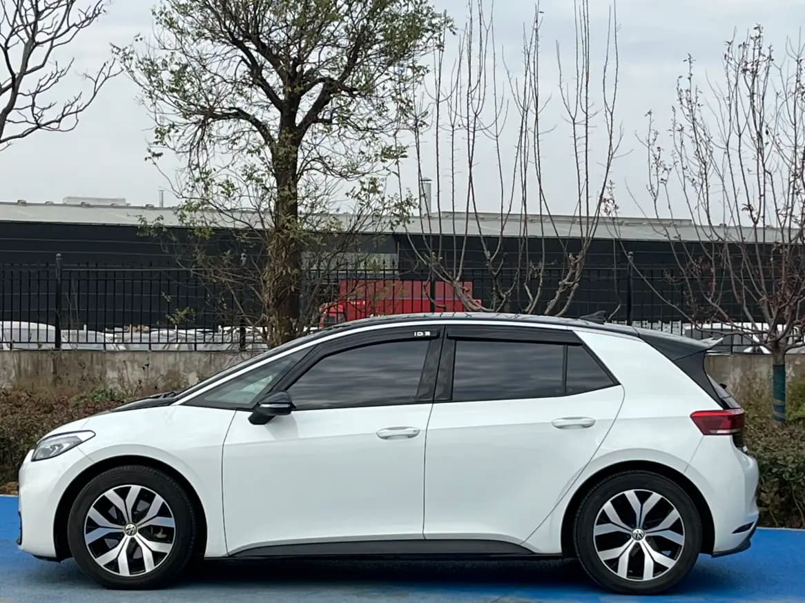 Volkswagen ID.3 2024 г. 35000 км. — фото 4