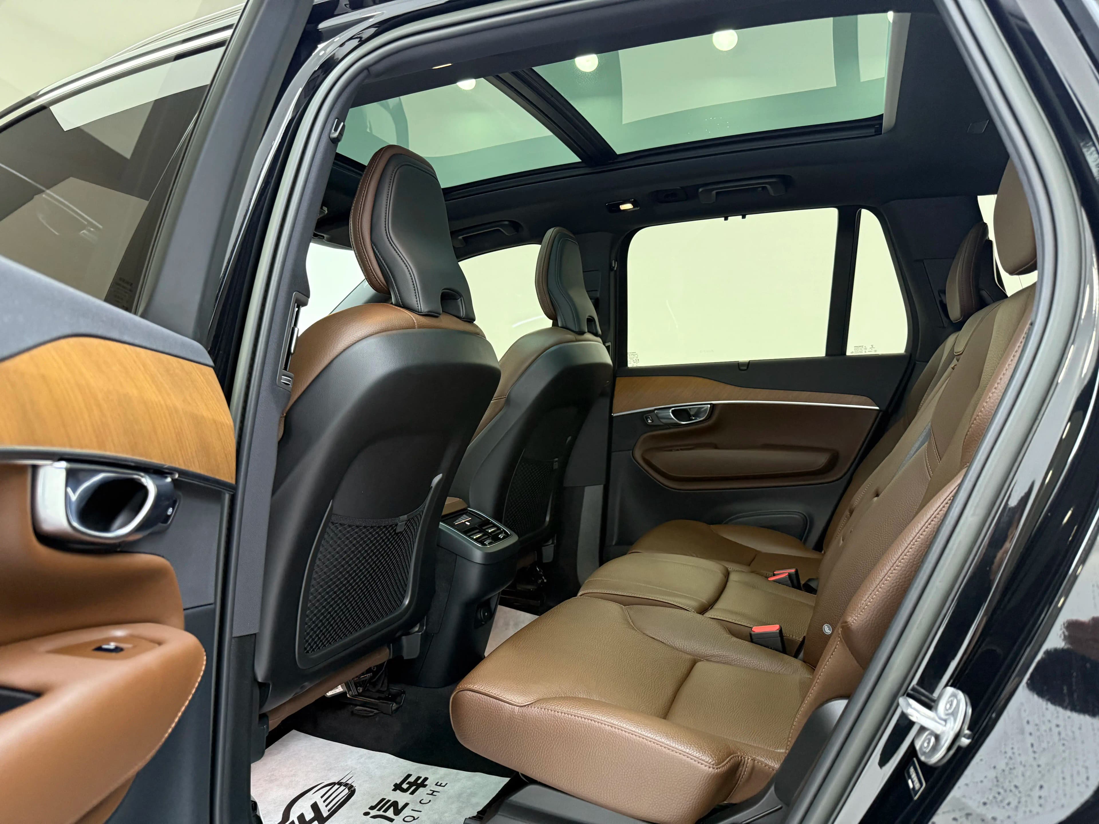Volvo XC90 2023 г. 72074 км. — фото 10