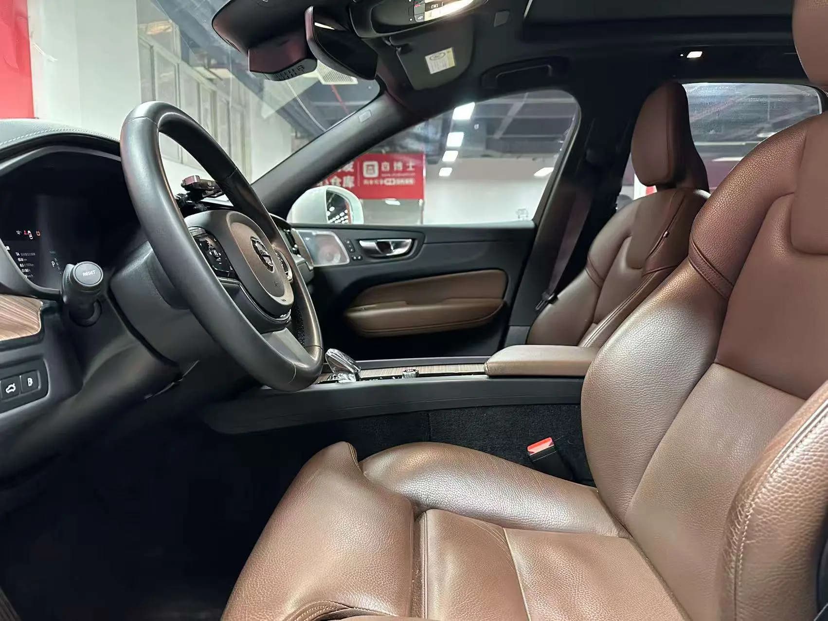 Volvo XC60 PHEV 2023 г. 60011 км. — фото 8