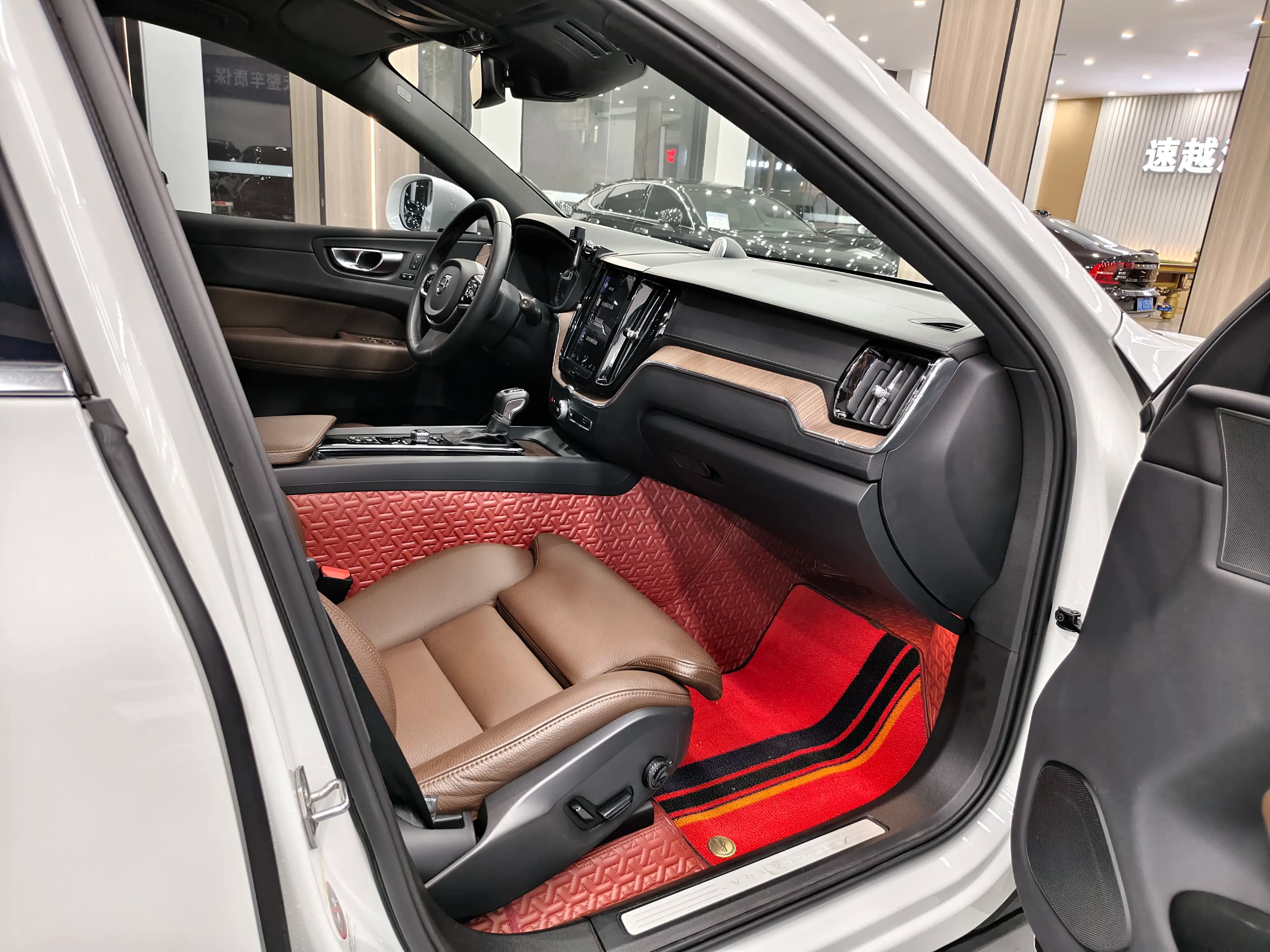 Volvo XC60 2021 г. 71013 км. — фото 8