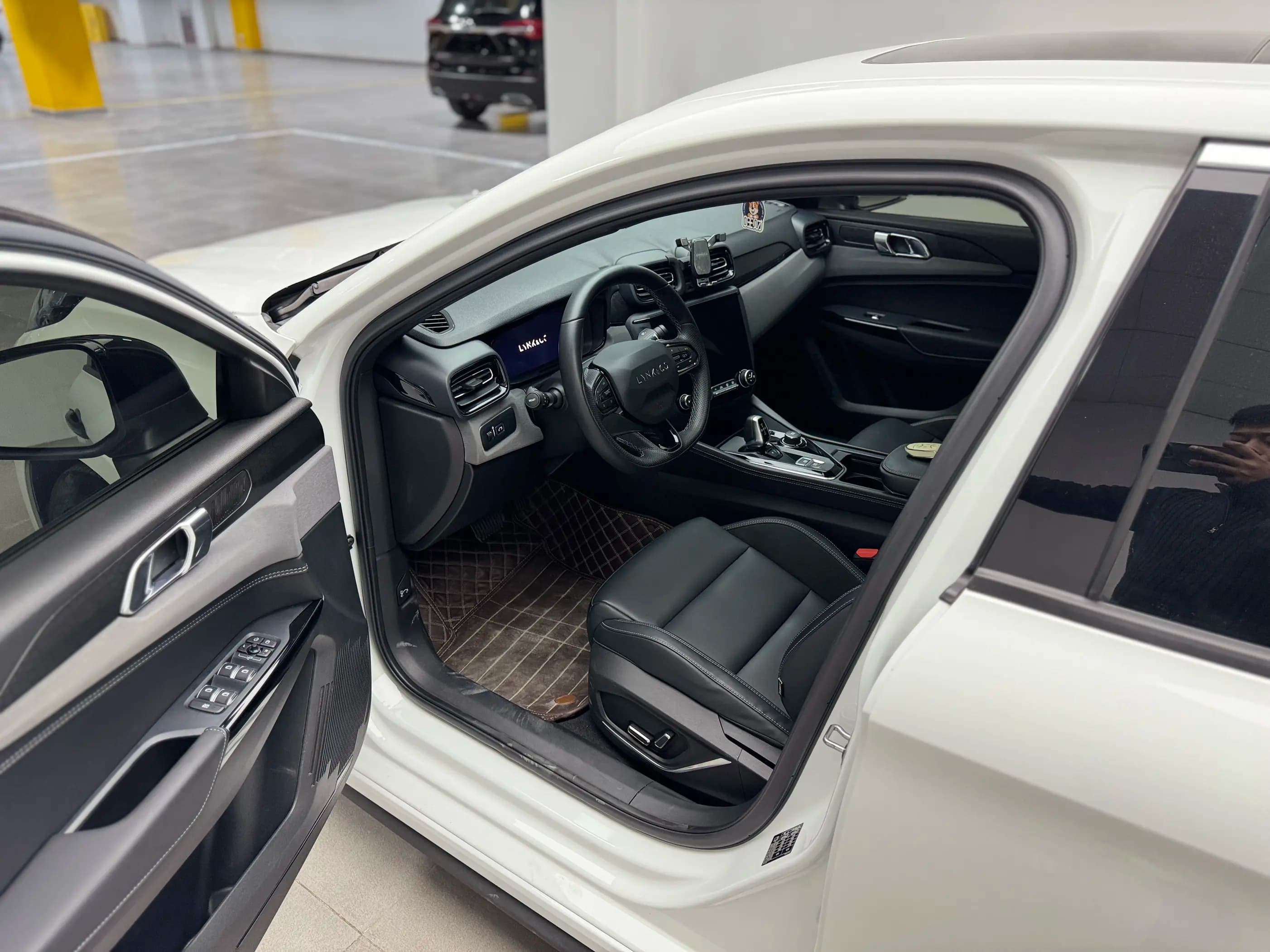 Lynk & Co 03 2022 г. 64227 км. — фото 17