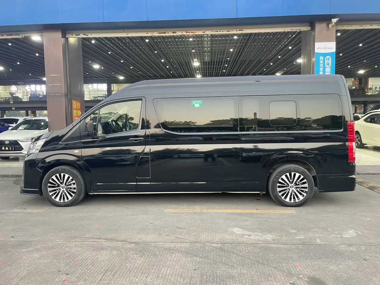 Toyota HiAce 2022 г. 14041 км. — фото 3