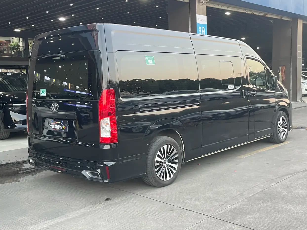 Toyota HiAce 2022 г. 14041 км. — фото 4