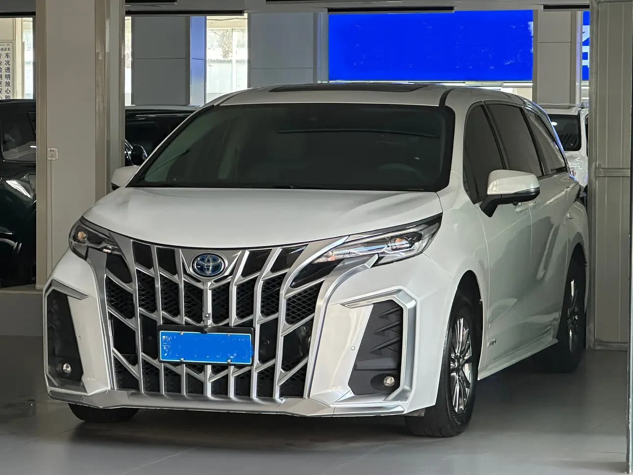 Toyota Sienna 2023 г. 81048 км.