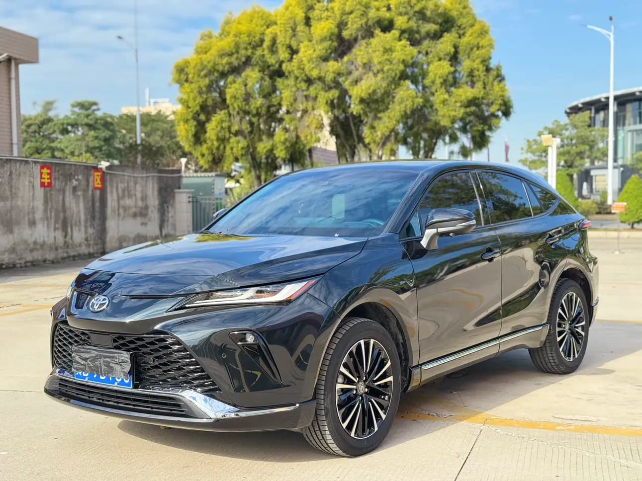 Toyota Venza 2024 г. 18075 км.