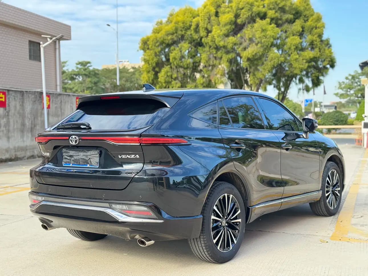 Toyota Venza 2024 г. 18075 км. — фото 6