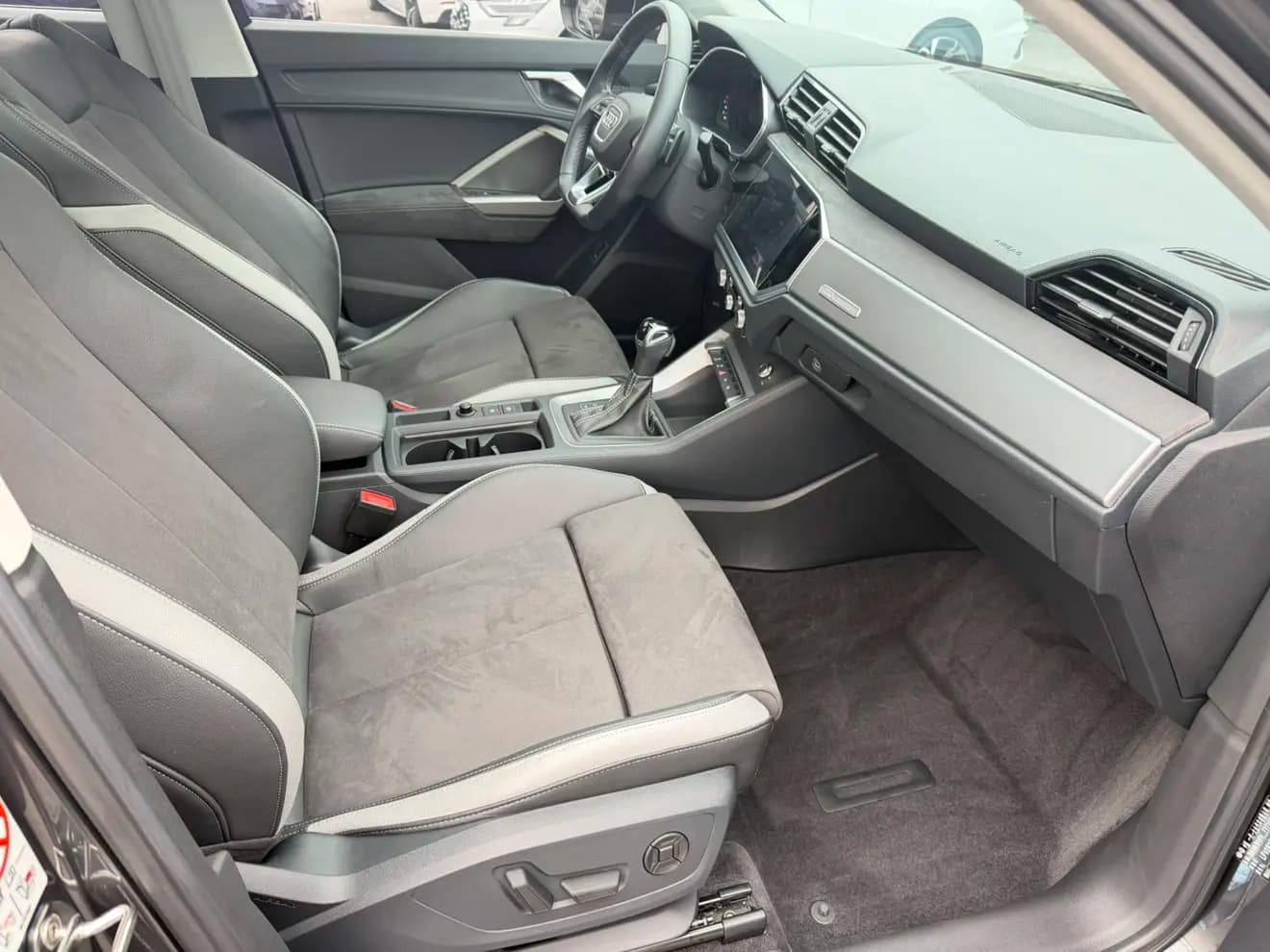 Audi Q3 2022 г. 18000 км. — фото 12