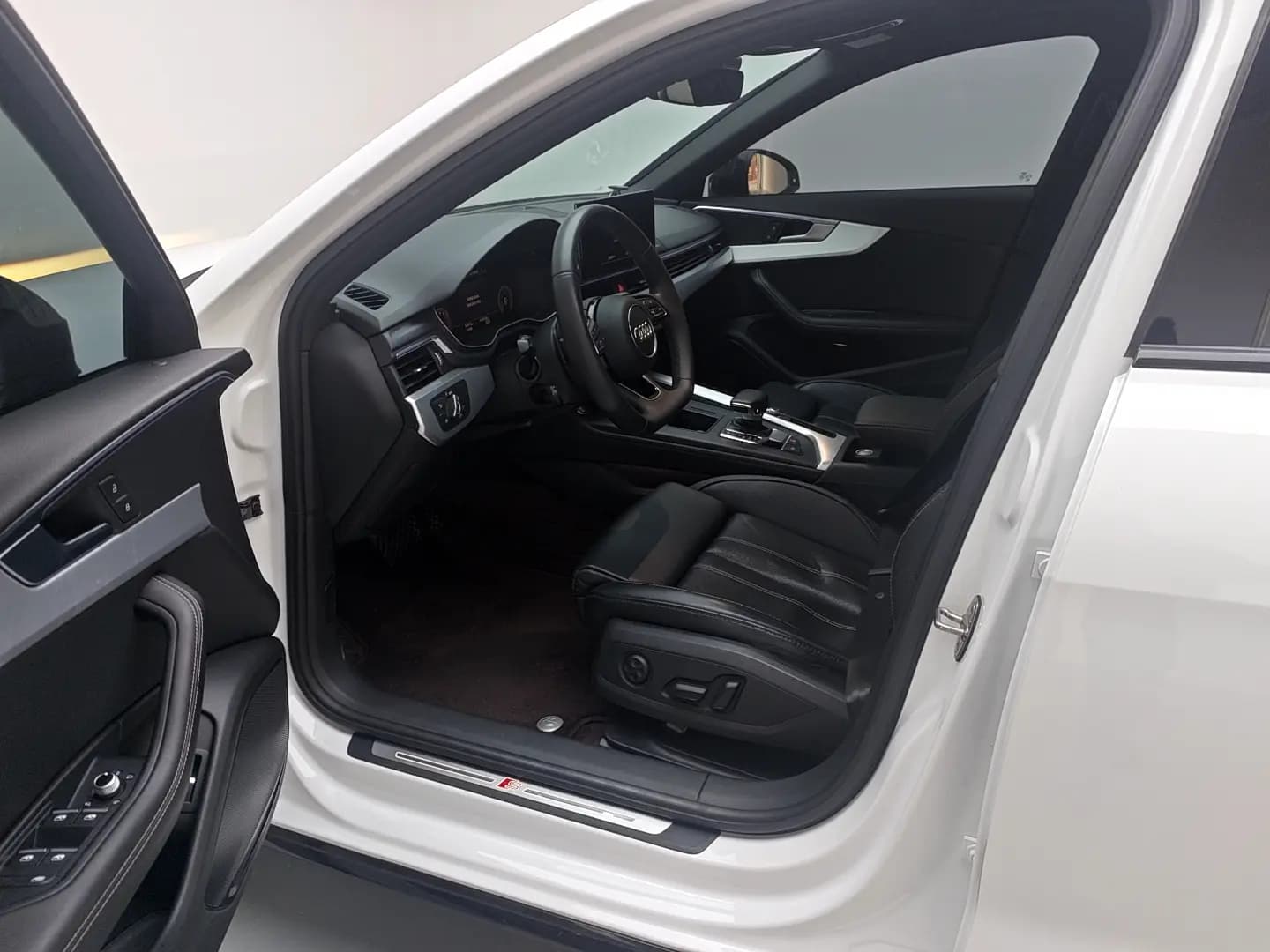Audi A4L 2021 г. 54420 км. — фото 17