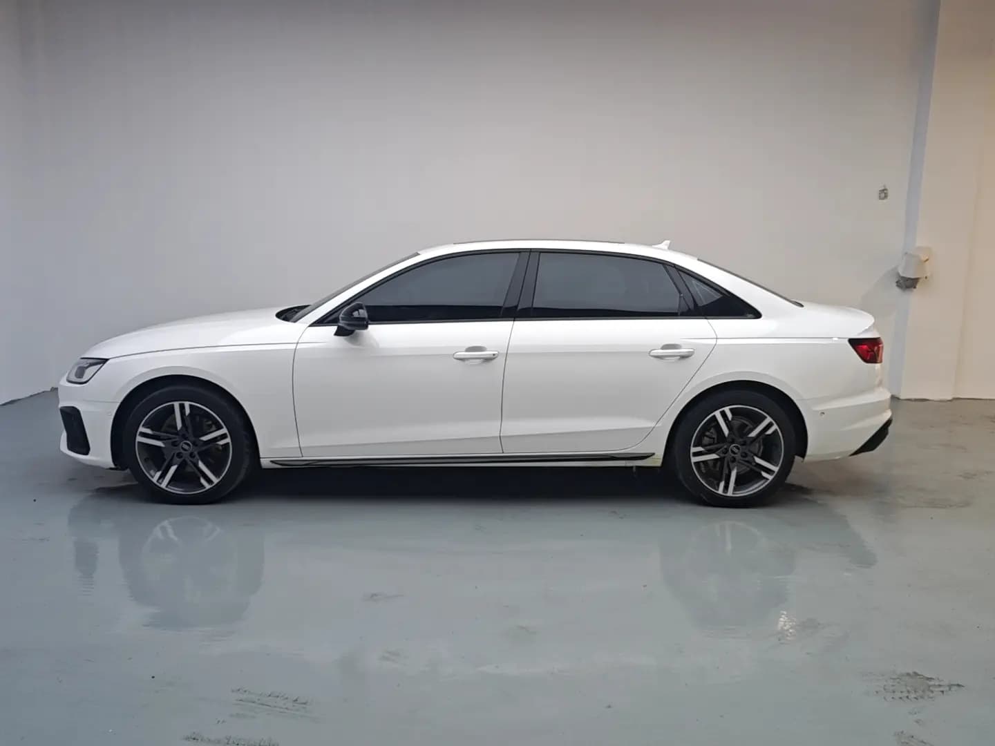 Audi A4L 2021 г. 54420 км. — фото 4