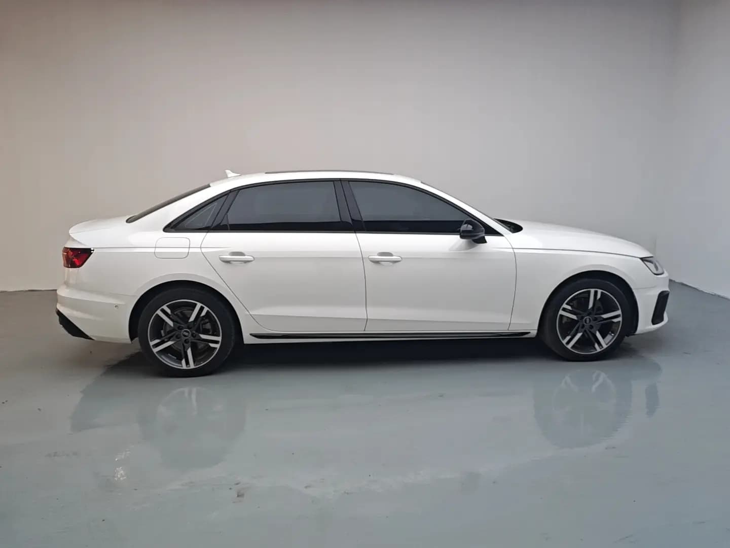 Audi A4L 2021 г. 54420 км. — фото 8