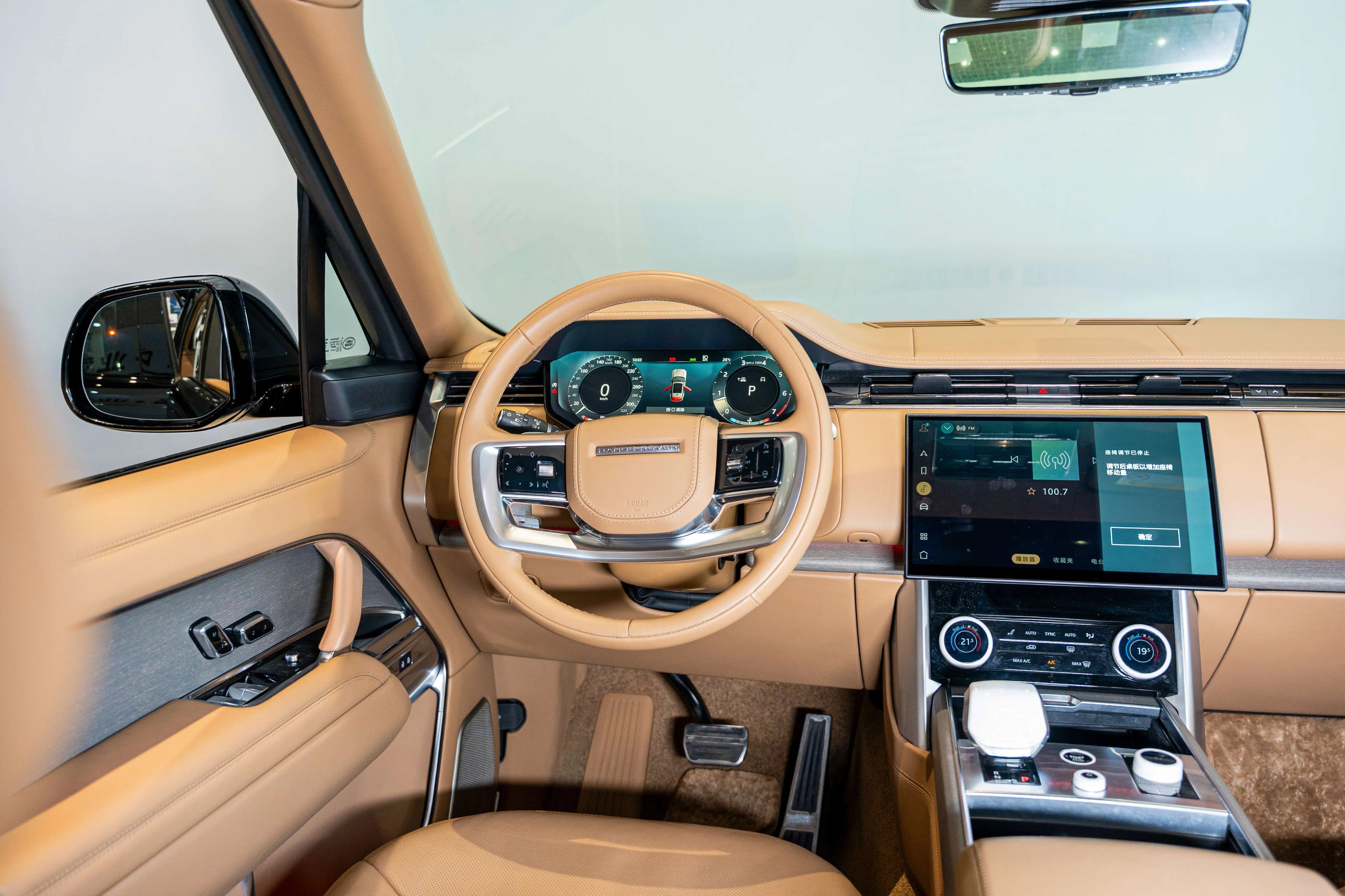 Land Rover Range rover 2024 г. 36703 км. — фото 10