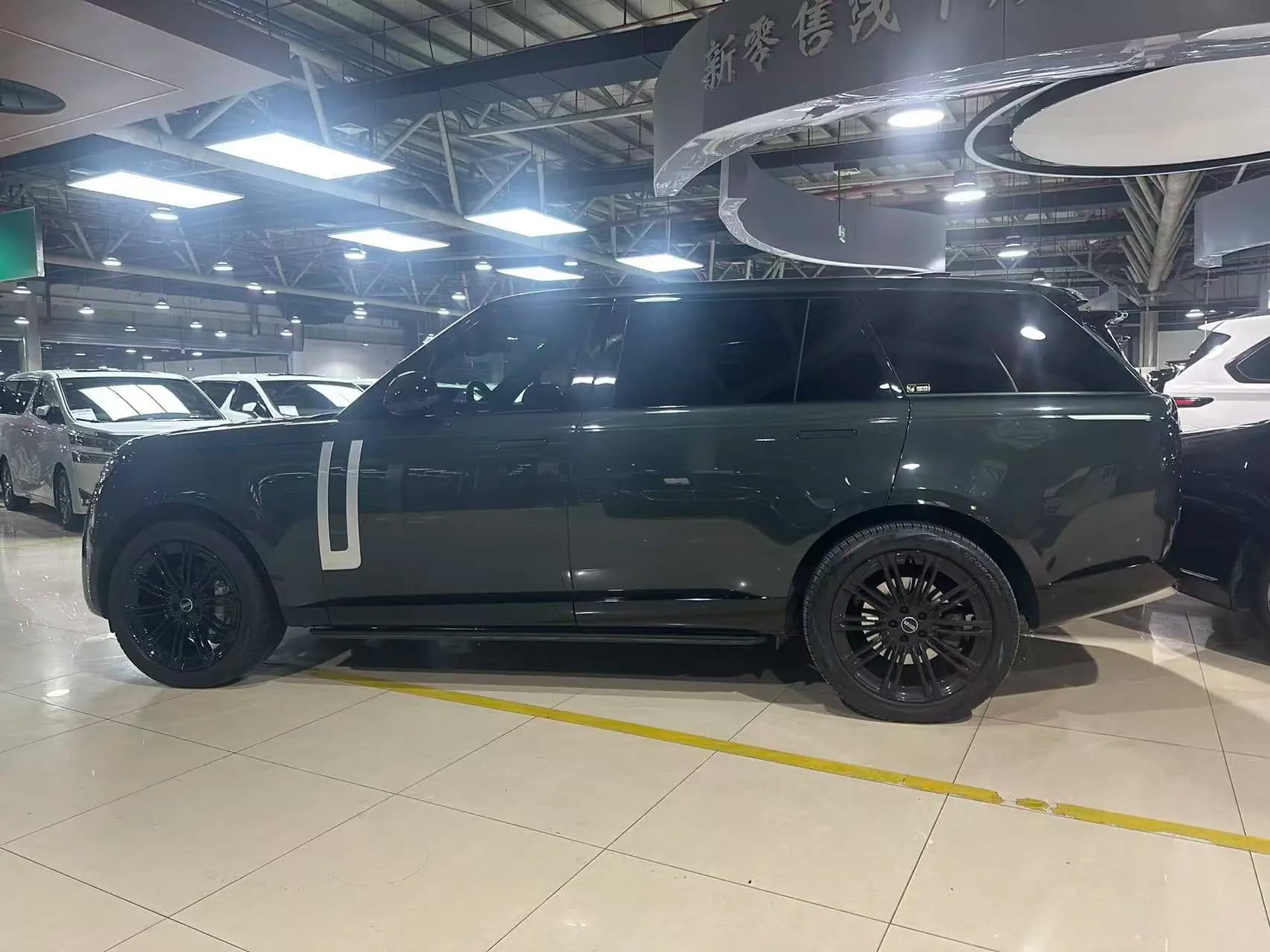 Land Rover Range rover 2024 г. 37104 км. — фото 2