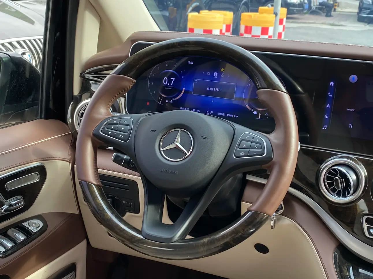 Mercedes-Benz Vito 2024 г. 45054 км. — фото 11
