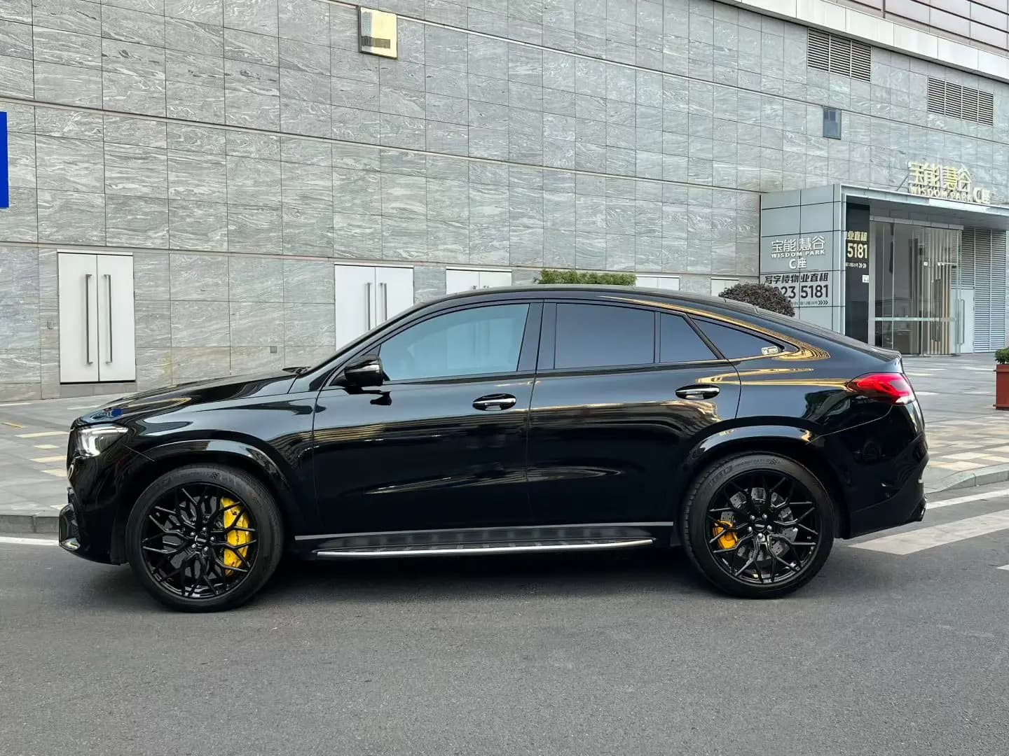 Mercedes-Benz GLE Coupe AMG 2023 г. 19039 км. — фото 3