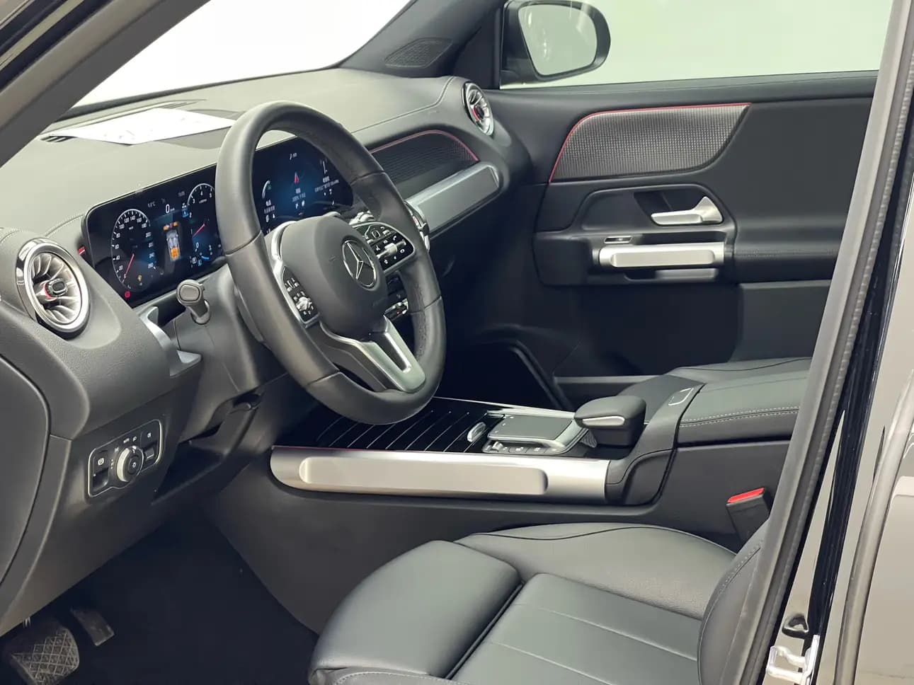 Mercedes-Benz GLB 2023 г. 60065 км. — фото 17