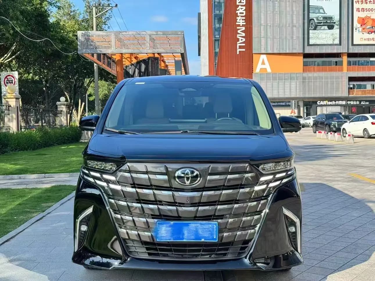 Toyota Alphard 2024 г. 35136 км. — фото 2