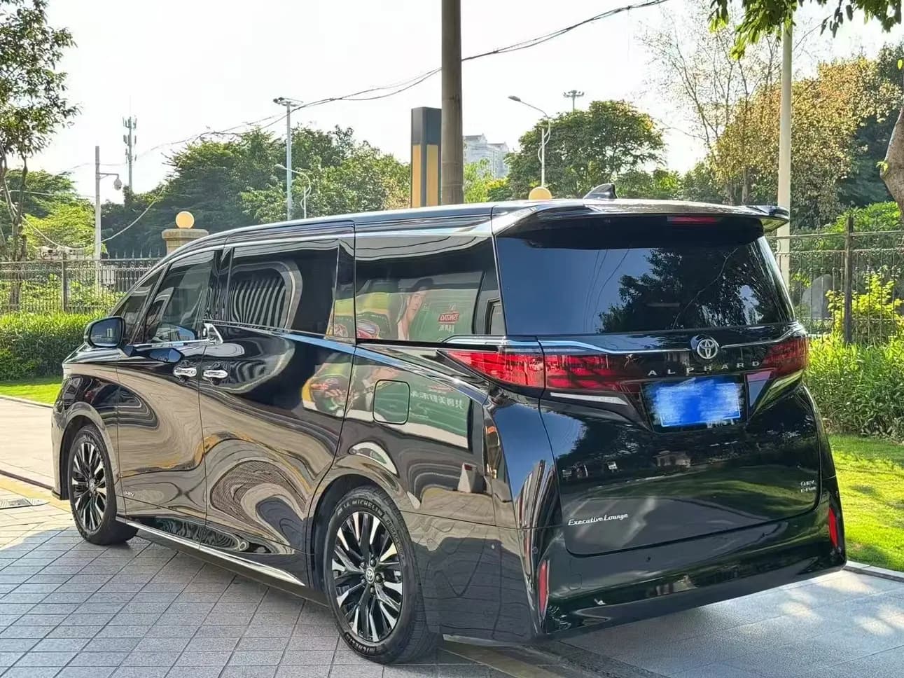 Toyota Alphard 2024 г. 35136 км. — фото 4