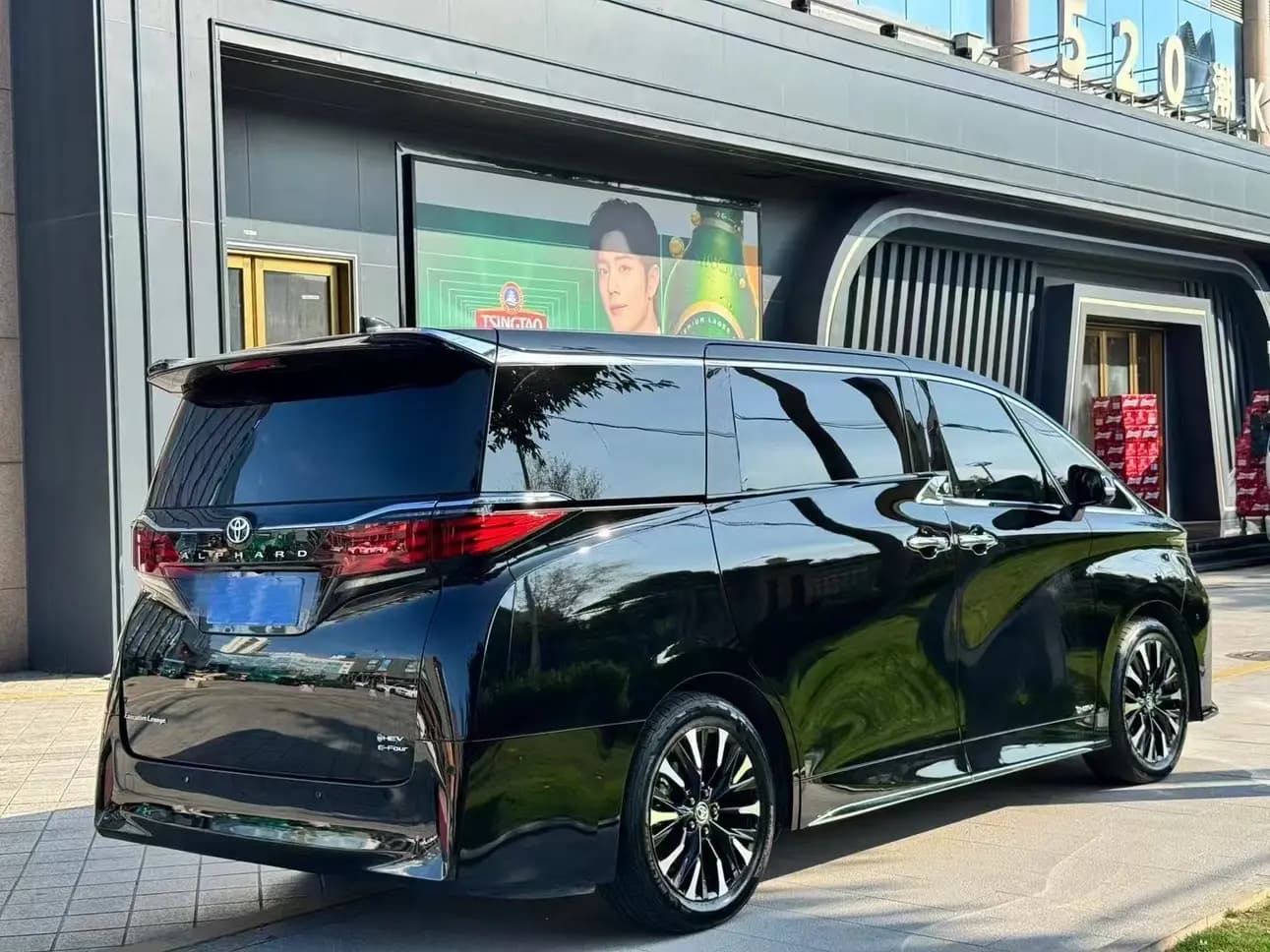Toyota Alphard 2024 г. 35136 км. — фото 6