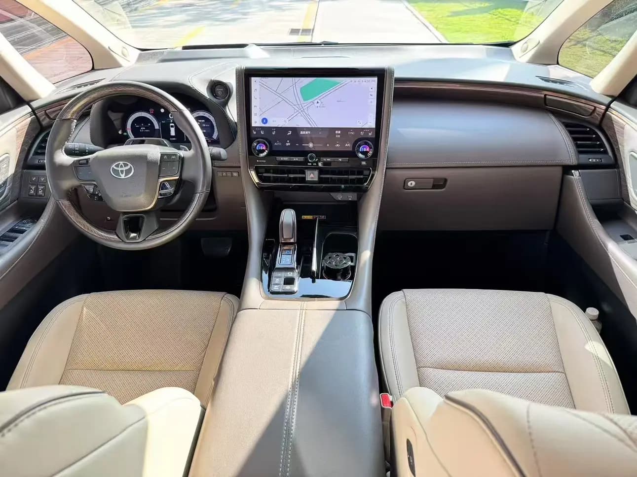 Toyota Alphard 2024 г. 35136 км. — фото 7