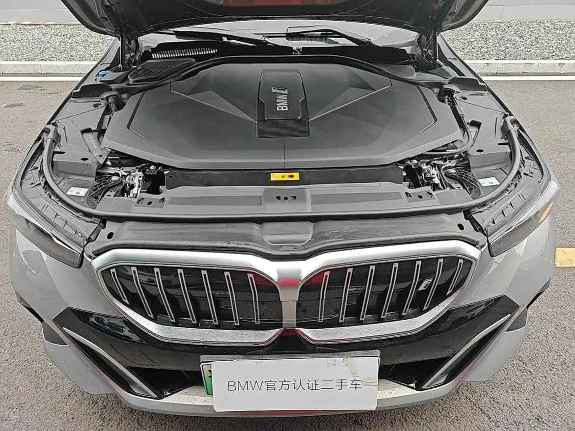 BMW i5 2024 г. 16059 км. — фото 12