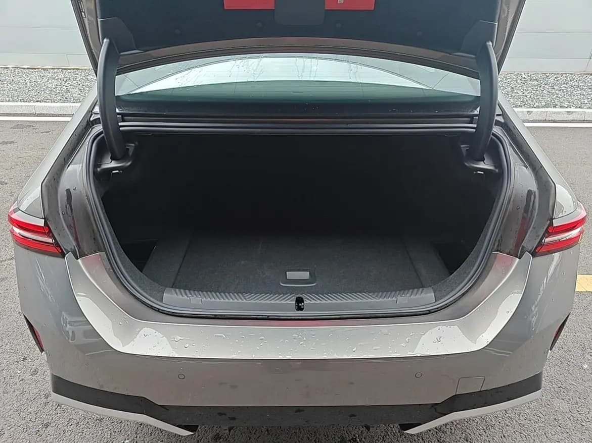 BMW i5 2024 г. 16059 км. — фото 16
